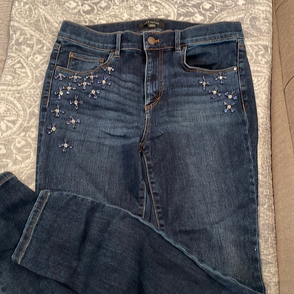 Ann Taylor Skinny Jeans with cute crystals. Size 6. Modern fit. Great condition